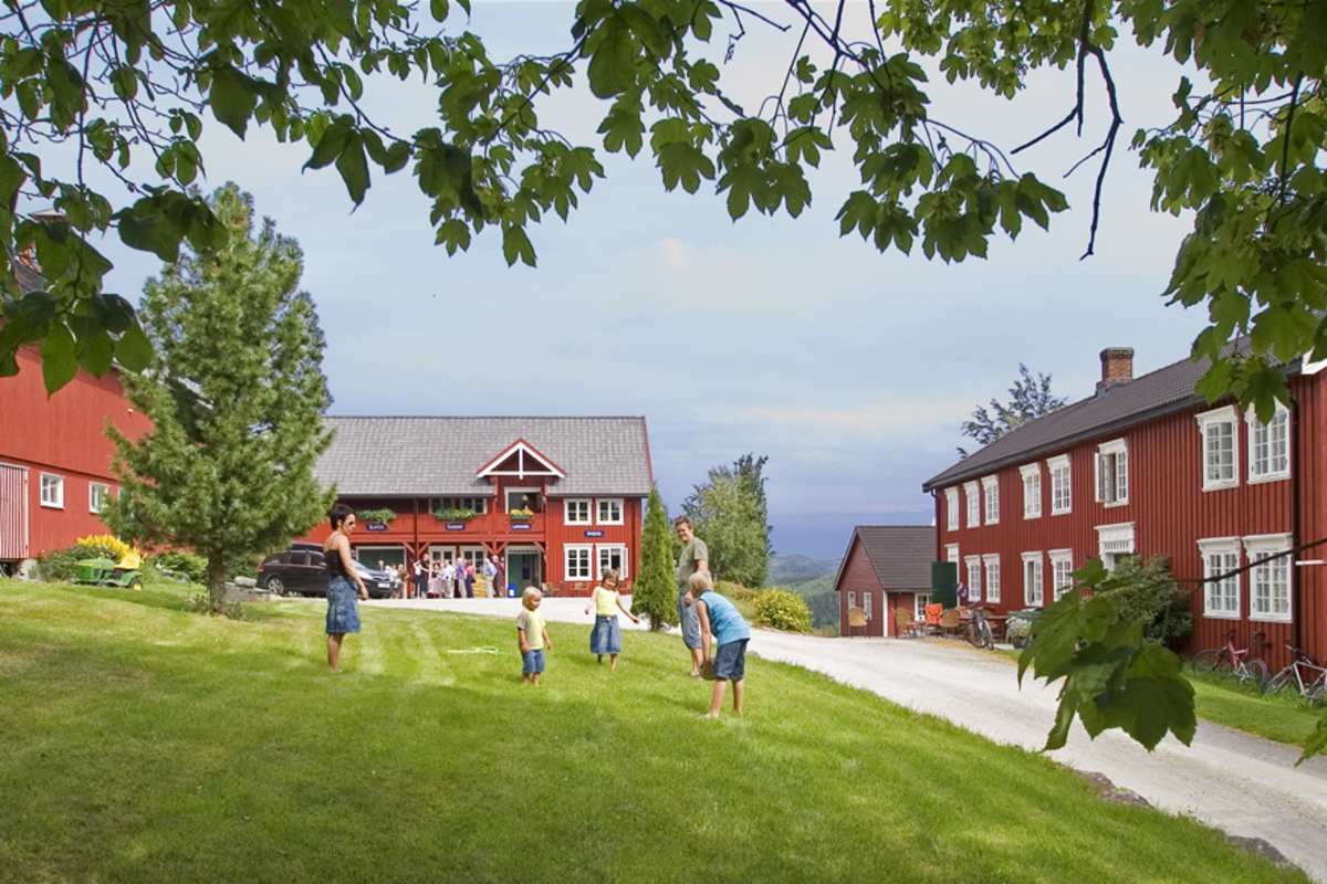 Berg Gård og Inderøy Brenneri
