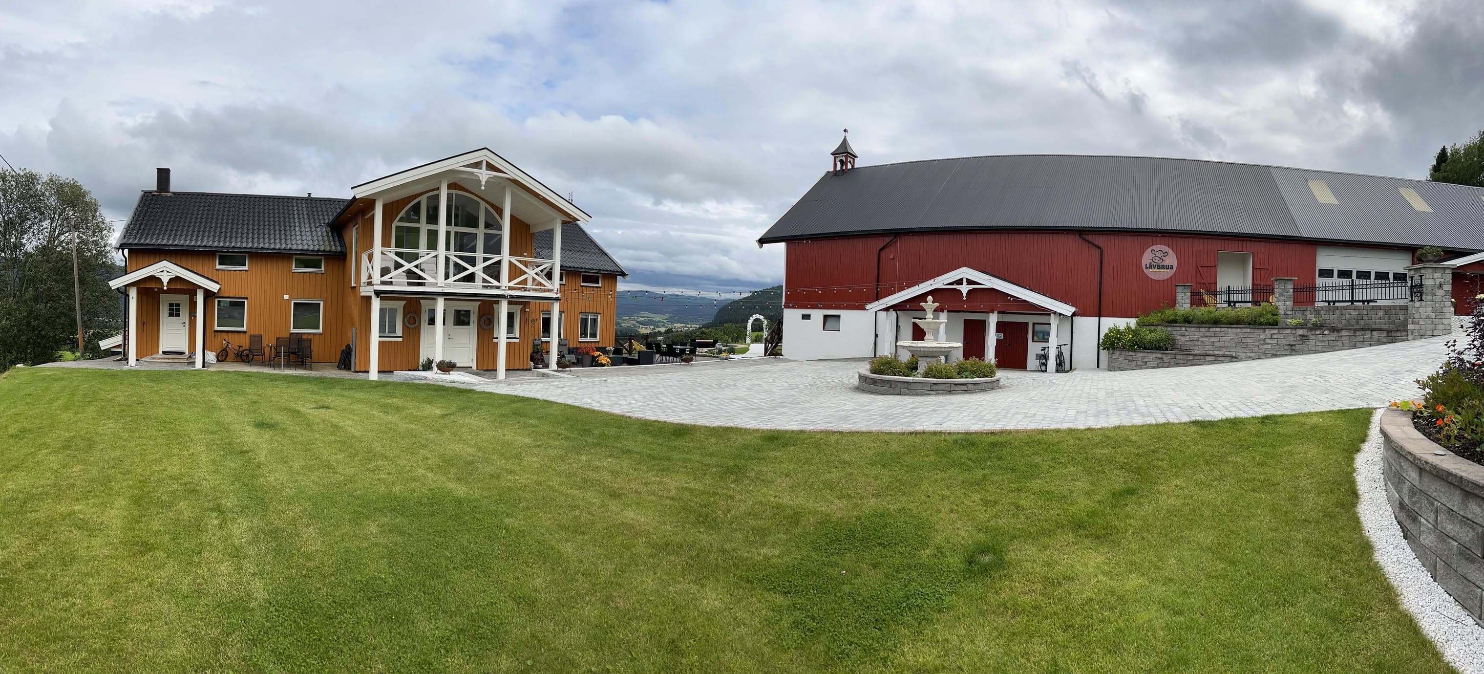 Haugen Gård / Låvbrua Gårdsbutikk